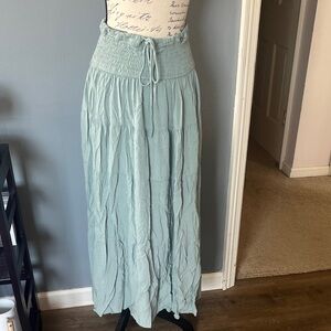 Adorable Seafoam Green L Maxi Skirt NWOT